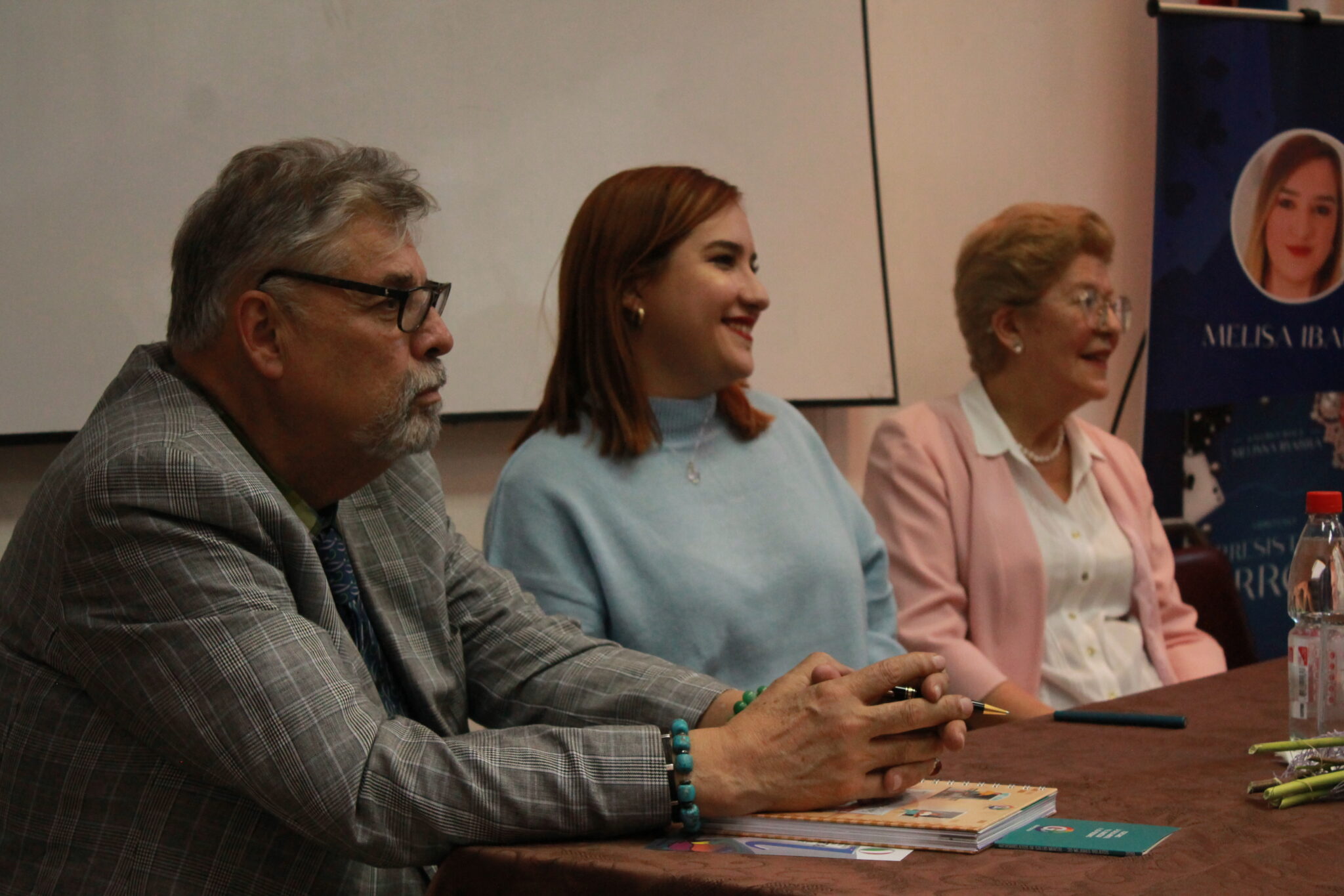 Junto al Sr. Agregado cultural de Mexico Gorge Pacual y Melissa Ibarra